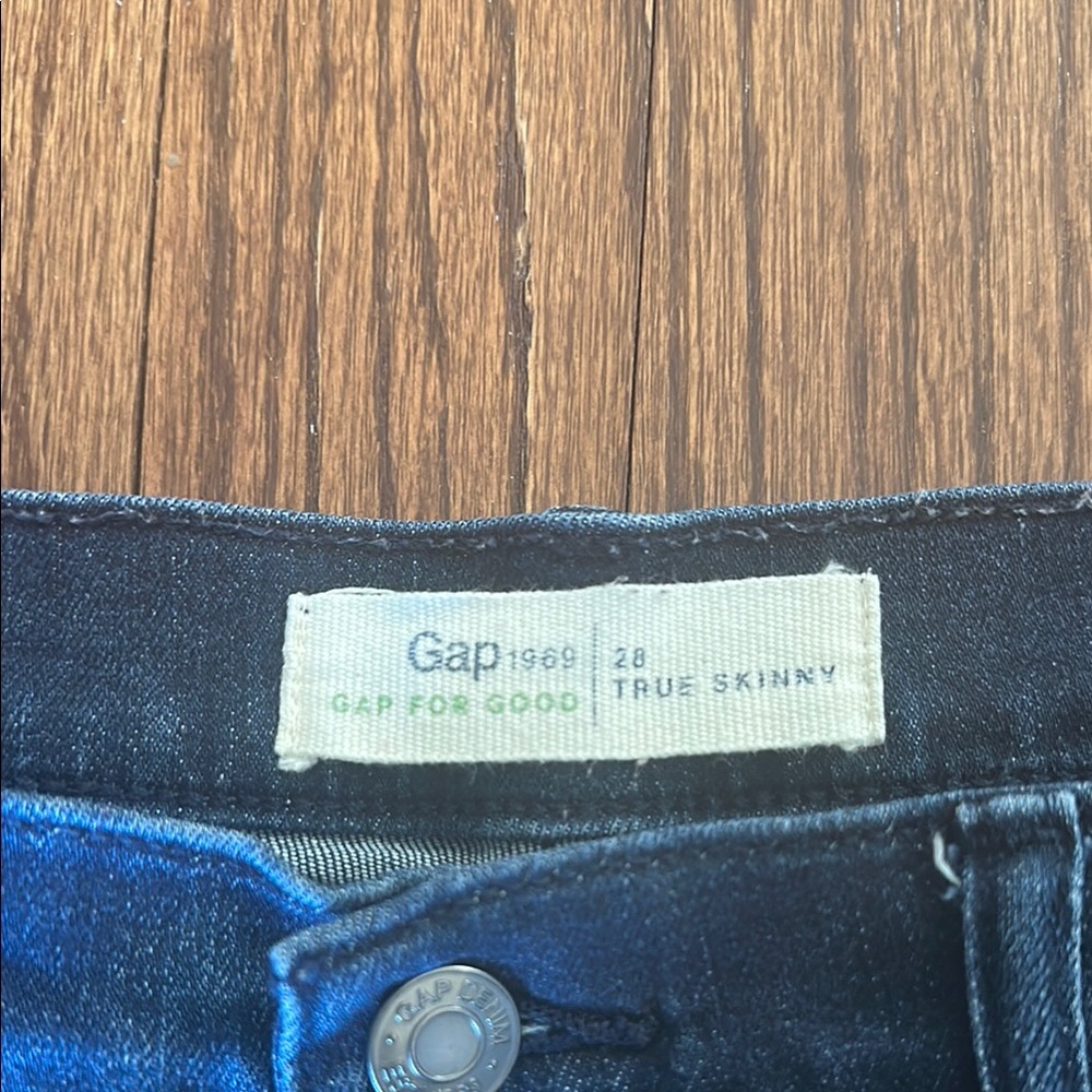 EUC Gap True Skinny Jeans Moto Fashion with zipper and seamed detailing - Picture 3 of 5